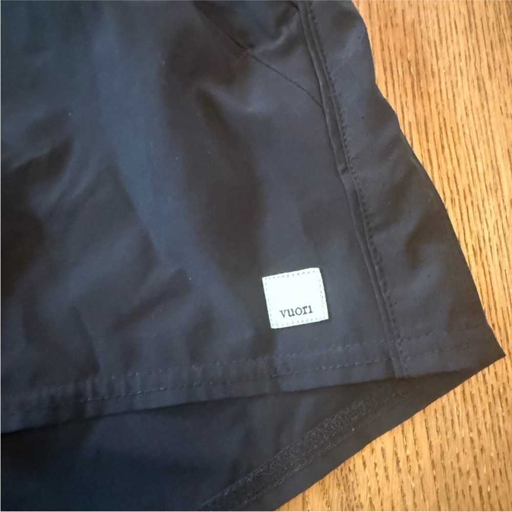 Vuori Black Dash Performance Short - Picture 7 of 12